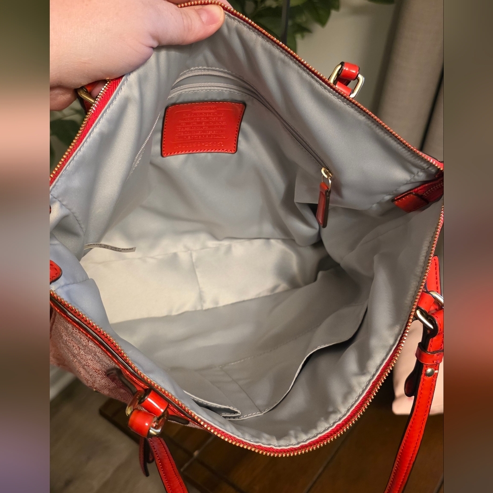 Coach Poppy Signature Oxford Tote in Tomato - Picture 5 of 10